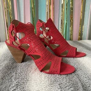 Vince Camuto Women’s Eshantel Leather Heel